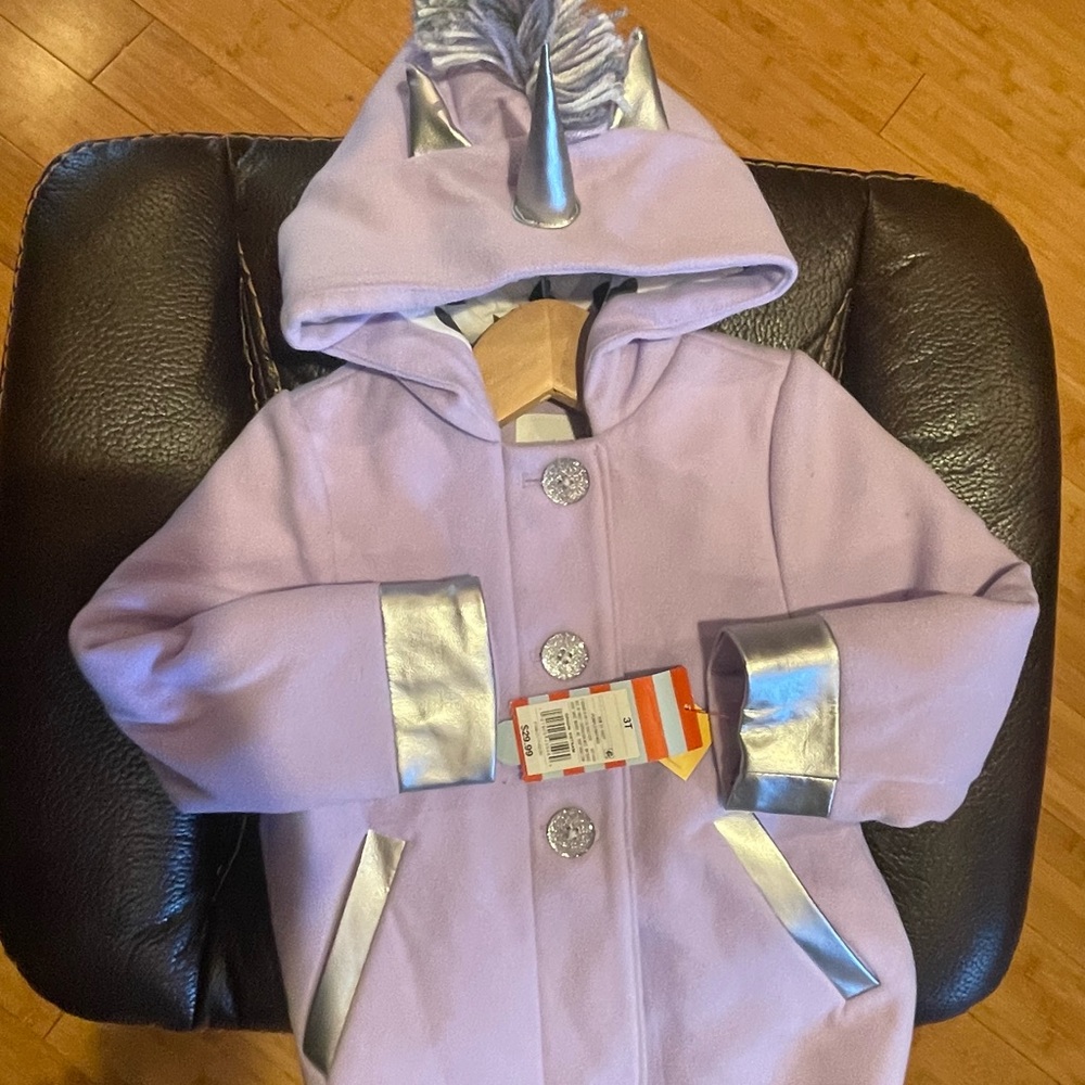 NWT.  3T GIRLS UNICORN COAT BY CAT & JACK. Light purple/silver.